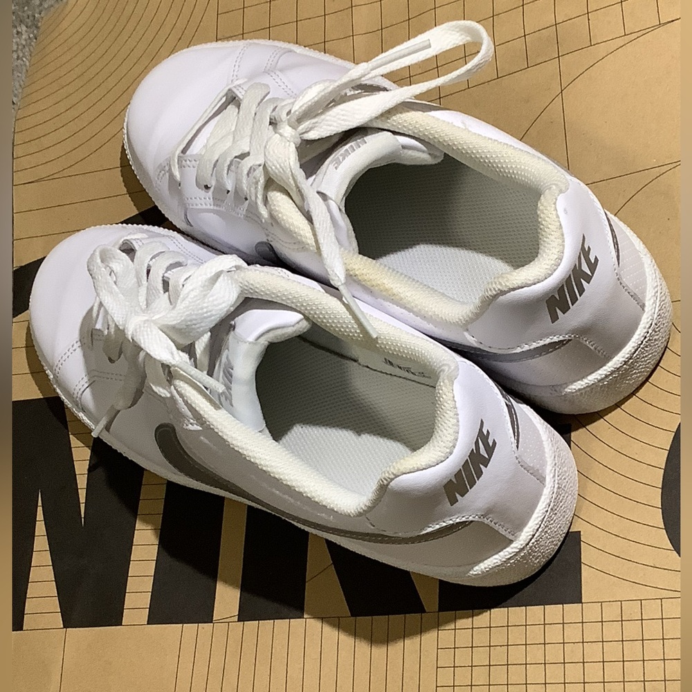 Nike White and Silver Low-Top Sneakers - Picture 11 of 13